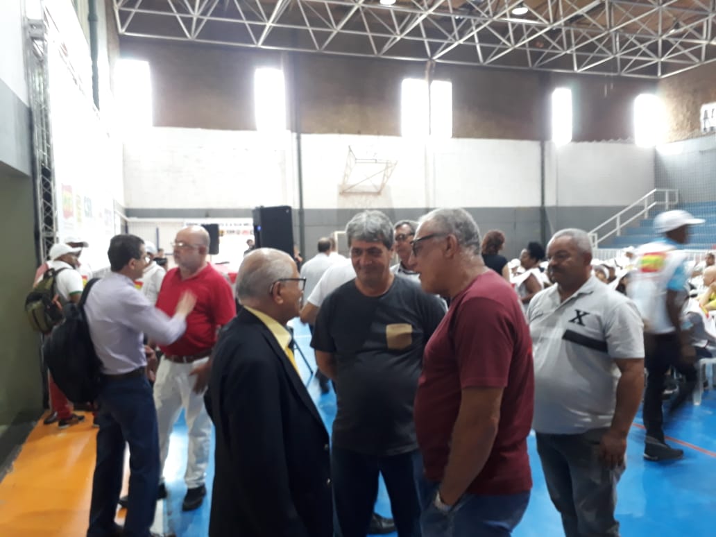 Presidente da CNTI, José Calixto Ramos, conversa com os diretores Mauro, Jair e Enésio